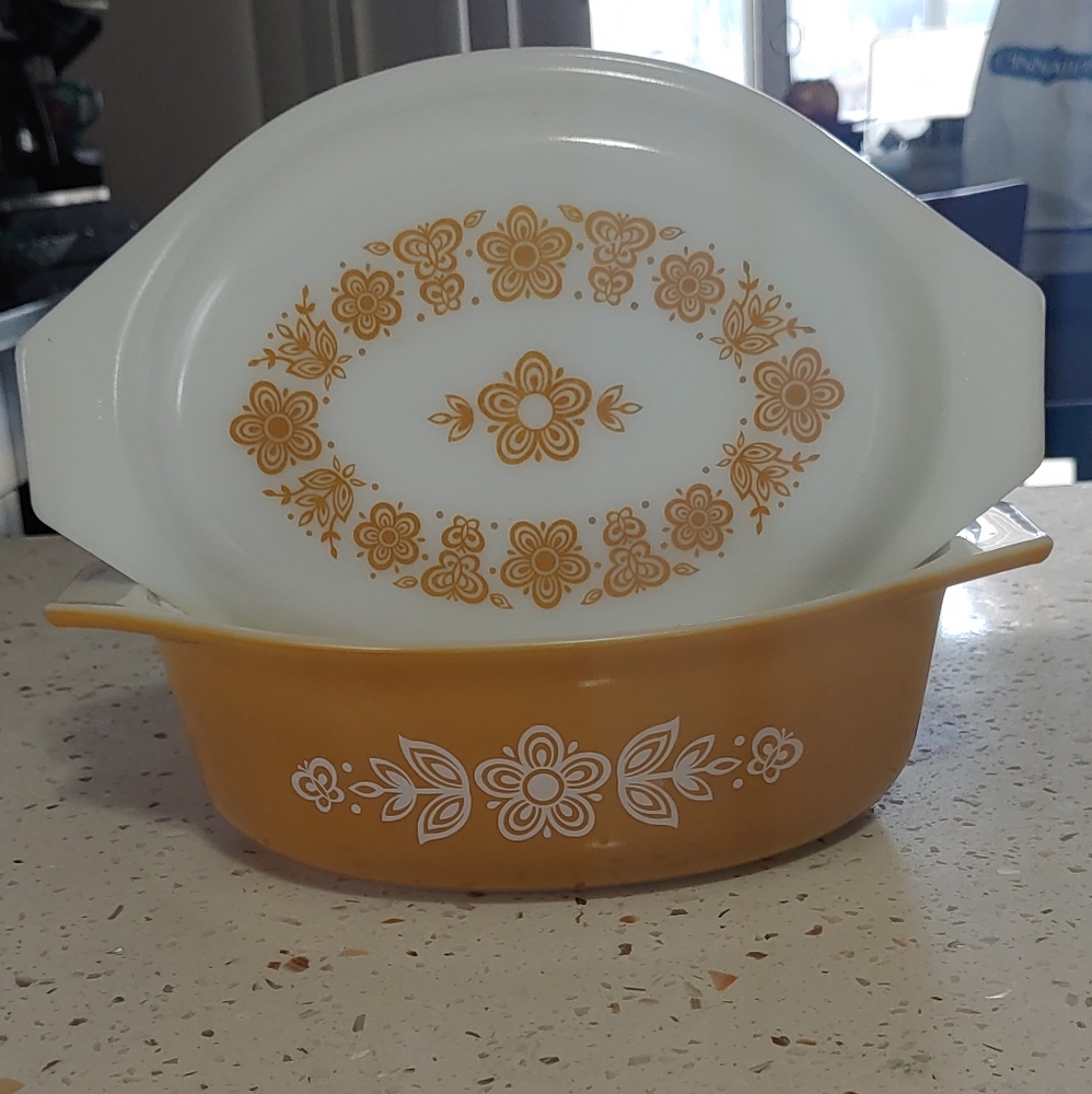 Pyrex 043 with lid butterfly gold